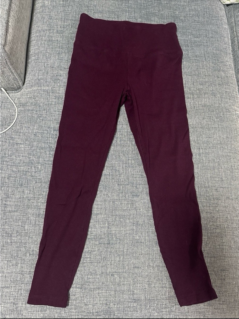 PINK Victoria's Secret Ribbed Leggings in Plum